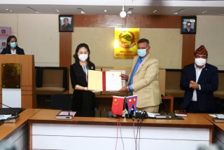 चीन सरकारद्वारा १६ लाख मात्रा खोप हस्तान्तरण