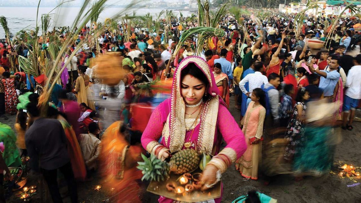 सूर्यदेवको पूजा आराधना गरी मनाइँदै छठ