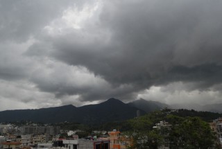 आज दिउँसो तथा राति पहाडी भुभागमा हल्का वर्षा र हिमपात हुने