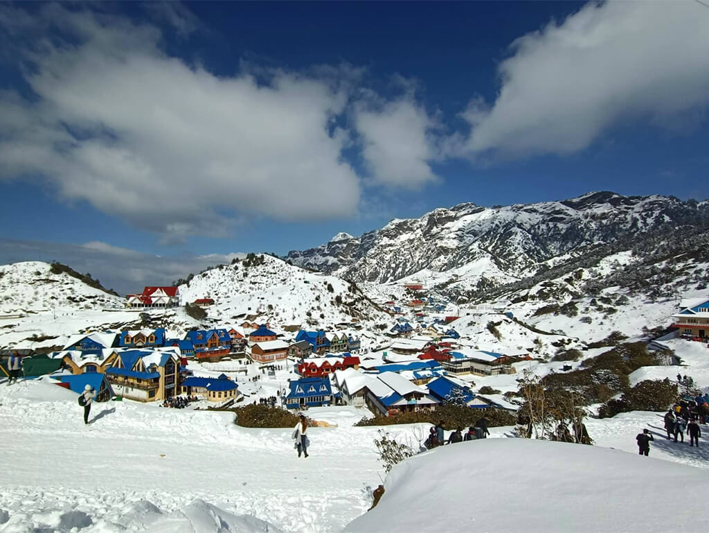 दोलखाको कालिञ्चोक क्षेत्रमा हिमपात