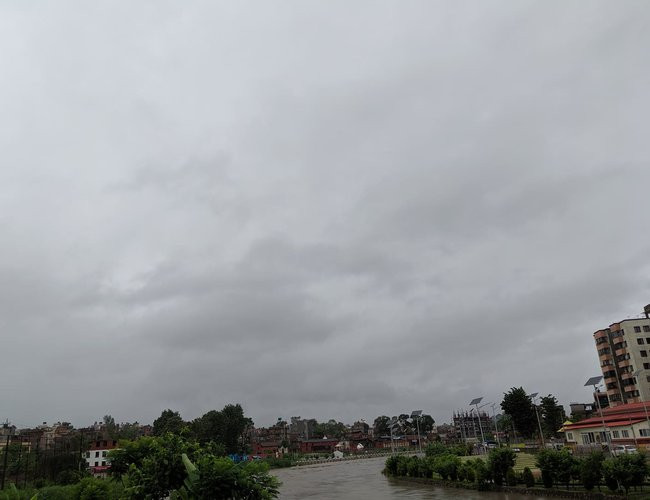 आज सामान्य बदलीसहित प्रदेश १ का एक- दुई स्थानमा हल्का वर्षा हुने