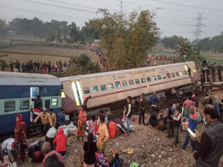 भारतको जलपाइगुडीमा रेल दुर्घटना, ९ जनाको मृत्यु