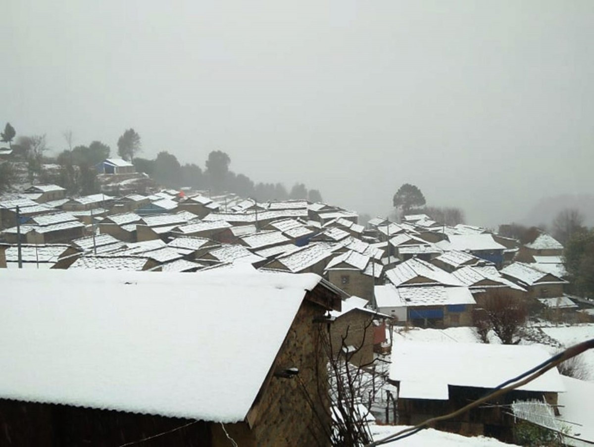 इलामका उच्च पहाडी क्षेत्रमा हिमपात