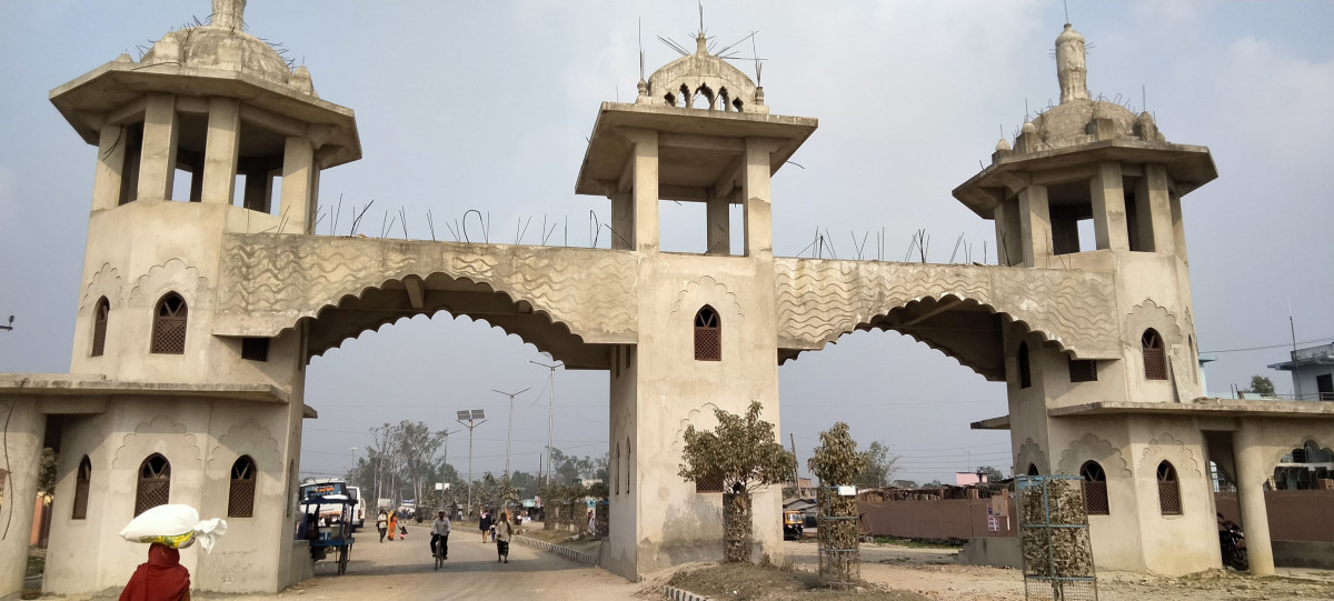 कलात्मक प्रवेशद्वारा निर्माण हुँदै