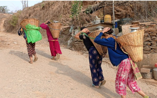 एक गाग्री पानी भर्न एक घण्टा
