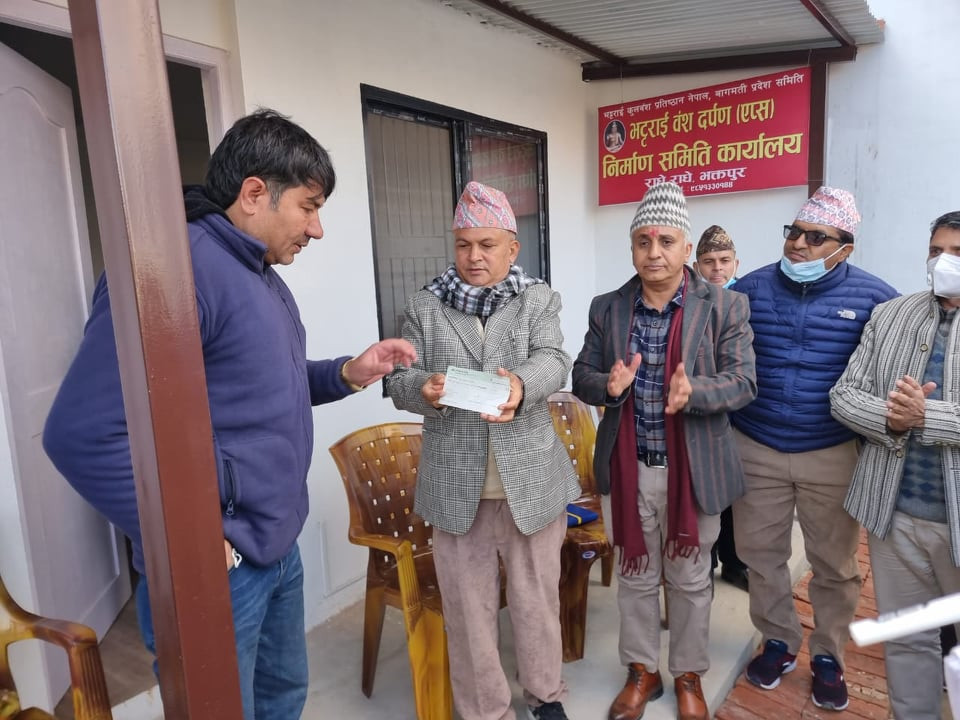 कुलवंश प्रतिष्ठानद्धारा क्यान्सर पिडित सञ्जुलाई आर्थिक सहयोग 
