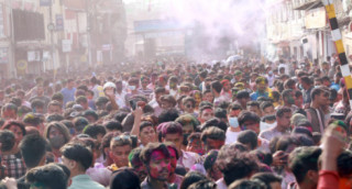 वसन्तपुरमा होलीको रौनक