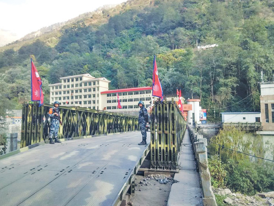 चीनबाट भित्रियो २३२ मेट्रिक टन रासायनिक मल