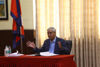 गठबन्धनको पक्षमा रहेका देउवा घेराबन्दीमा