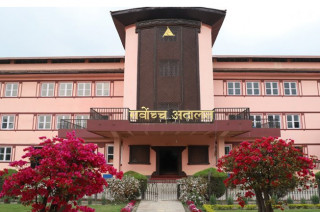 सर्वोच्चको आदेशः ‘राष्ट्रिय–अन्तर्राष्ट्रियस्तरमा प्रतिस्पर्धा गर्न सक्ने कानुनी शिक्षाको व्यवस्था गर्नू’