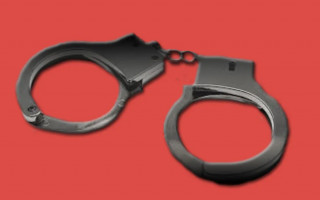 सुर्के थैलीमा लुकाई राखेको एक किलो ४२२ ग्राम चरेससहित एक पक्राउ