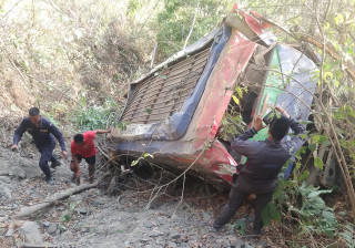 पाल्पा बस दुर्घटनामा दुईको मृत्यु, ४ जनाको अवस्था गम्भीर