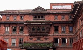 भक्तपुर नगरपालिकाद्वारा केन्द्रको निर्णय अवज्ञा गर्दै विद्यालयमा दुई दिन बिदा नगर्न निर्देशन