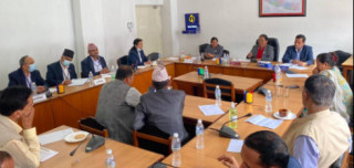 सबै सार्वजनिक विद्यालयहरूमा पाठ्यपुस्तक पुर्‍याउन सरकारलाई निर्देशन