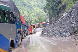 नारायणगढ-मुग्लिन सडक अवरुद्ध