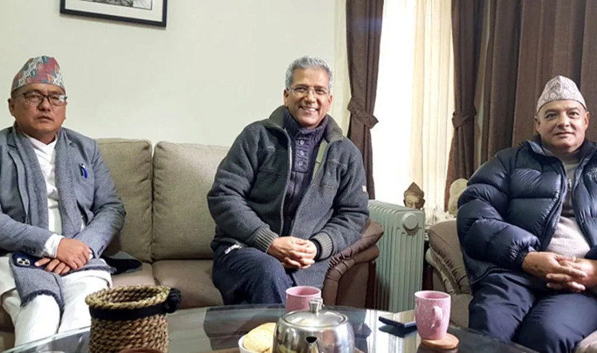 राप्रपा प्रवेश गर्दै रवीन्द्र मिश्र