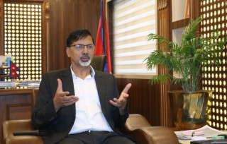 राष्ट्रको विरुद्ध मैले गद्दारी गरेको छैन, प्रमाणित गर्न चुनौती दिन्छु : अर्थमन्त्री शर्मा