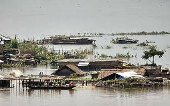 भारतको आसाम र मेघालयमा बाढी, ३२ जनाको मृत्यु