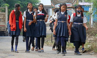इन्धन अभावका कारण श्रीलङ्कामा विद्यालय बन्दको घोषणा