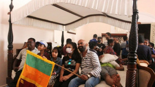 श्रीलंकामा राष्ट्रपति र प्रधानमन्त्रीको निवास कब्जा जारी, प्रदर्शनकारी भन्छन्,‘राजीनामा नदिएसम्म कब्जा गछौँ’