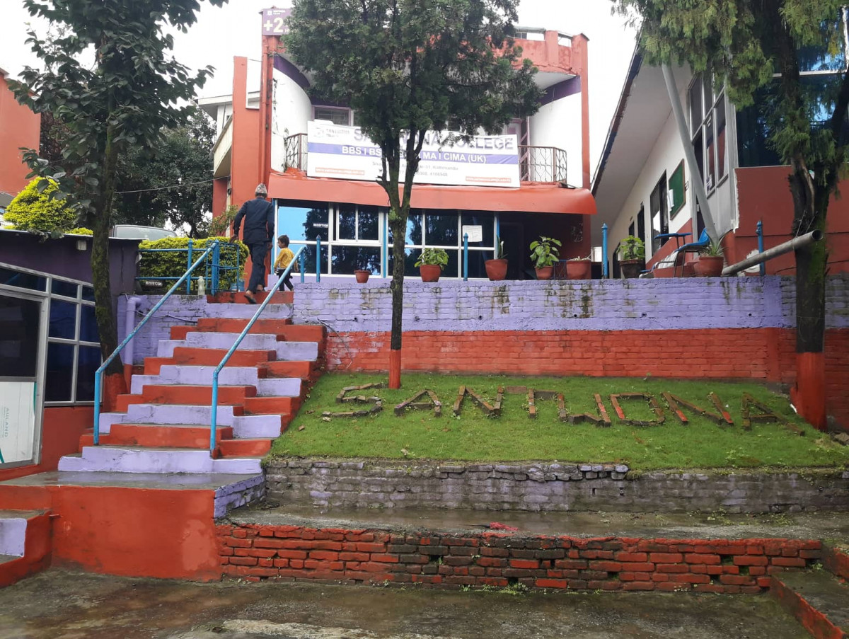 मरुभुमि भित्रको मानव बस्ती बिचमा मनै लोभ्याउने सान्त्वना कलेजको प्रांगण