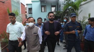 सर्वोच्चको आदेशप्रति बालेनको कटाक्ष