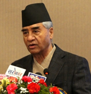 प्रधानमन्त्रीबाट विश्व कीर्तिमानी आरोहीलाई सम्मान