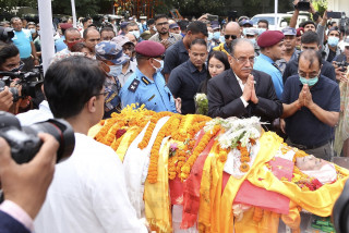बौद्धिक व्यक्तित्वका रुपमा स्थापित गिरी राजनीतिक प्रेरणाको स्रोत : अध्यक्ष दाहाल