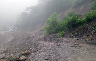 सिद्धार्थ राजमार्गमा नयाँ डाइभर्सनमा पनि पहिरो खस्यो