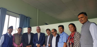 एमाले विशेष प्रदेशद्धारा वरिष्ठ उपाध्यक्ष पोखरेललाई घोषणापत्र सुझाव मस्यौदा हस्तान्तरण
