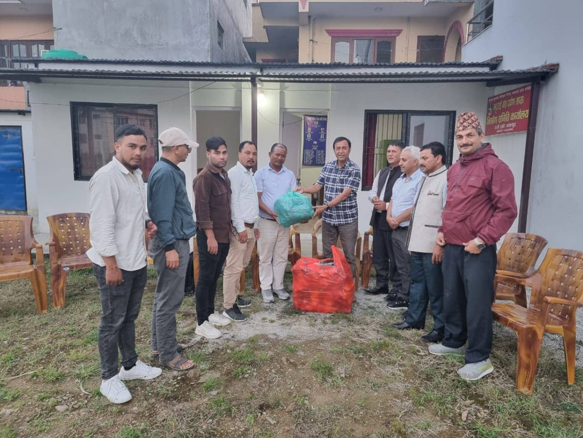 वशिष्ठ चार्टर प्रेसिडेन्ट भट्टराईद्धारा खेलाडीलाई खेलकुद सामाग्री सहयोग