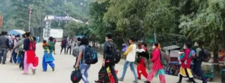 दसैँ मनाउन घर फर्किनेको लर्को