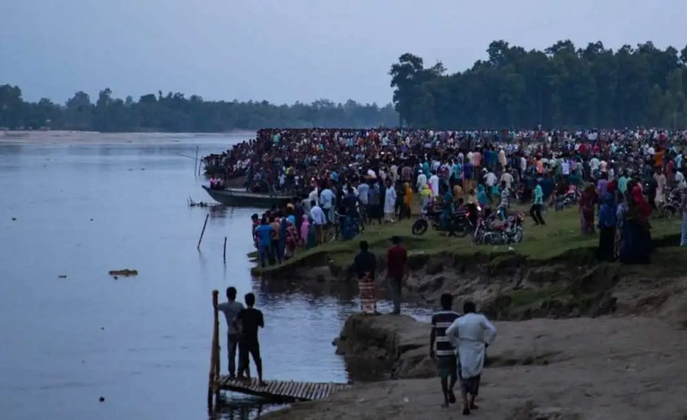 बंगलादेशमा तीर्थयात्री बोकेको डुंगा पल्टिँदा ३३ जनाको मृत्यु