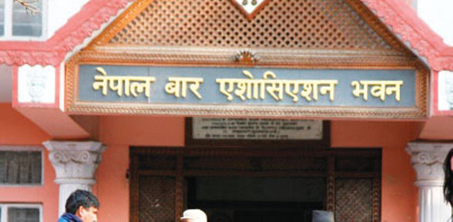 सरकारले दीपक कार्कीलाई पूर्वप्रधानन्यायाधीशको हैसियत दिने निर्णय गरेकोमा बारको विरोध