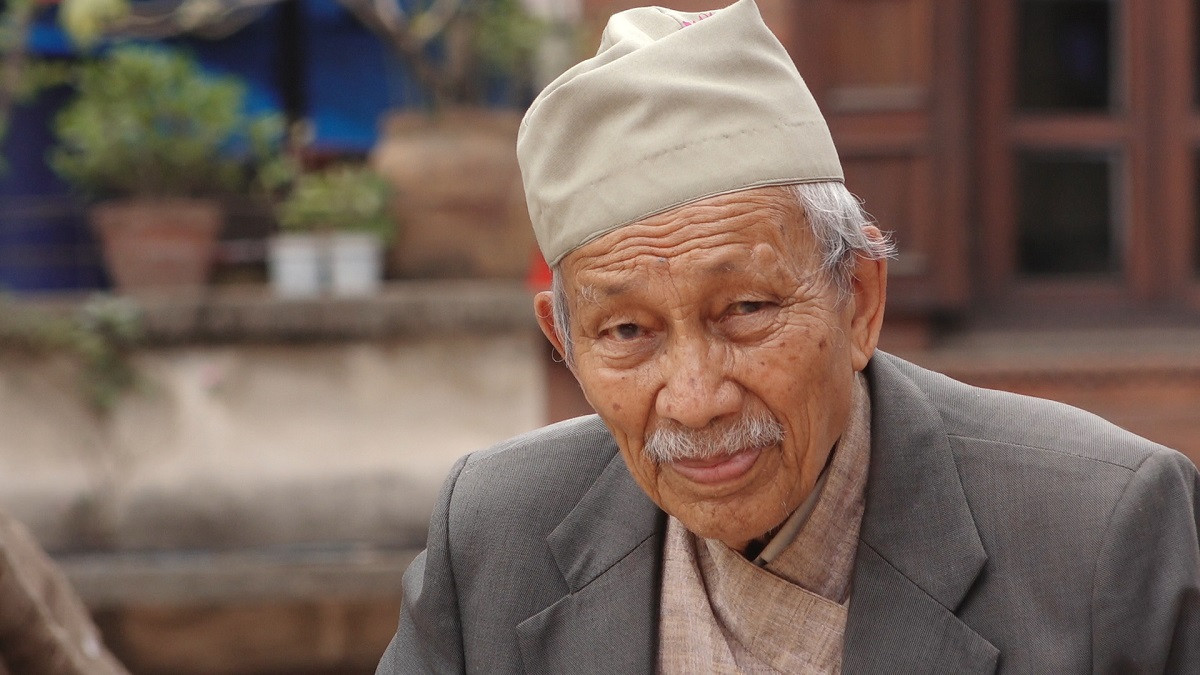 को हुन् सत्यमोहन जोशी ?