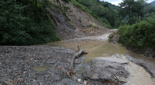 अझै खुलेन अवरुद्ध ग्रामीण सडक