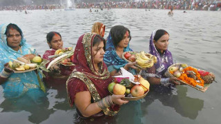 आज छठ पर्व, साँझ अस्ताउँदो सूर्यदेवको पूजा गरिँदै 