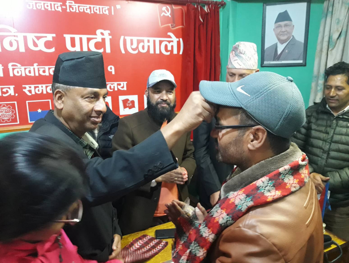 काठमाडौं ३१ मा लोकप्रिय मत प्राप्त राप्रपा उमेदवार लक्ष्मण रम्तेल एमाले प्रवेश