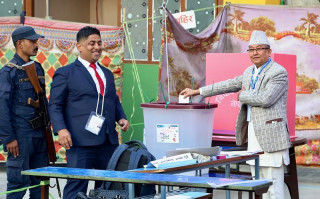 प्रमुख निर्वाचन आयुक्त थपलियाद्वारा मतदान