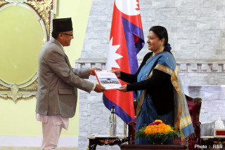 निर्वाचन आयोगले बुझायो राष्ट्रपतिसमक्ष निर्वाचन प्रतिवेदन