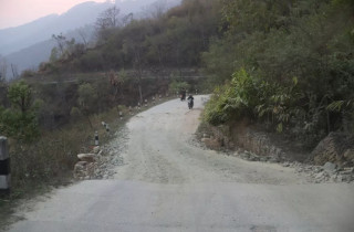 मेची राजमार्गमा सधैँ जमिन भासिने र पहिरो खस्ने समस्या