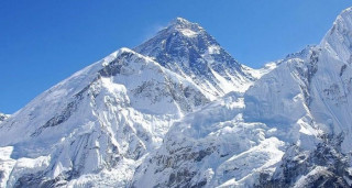 पाँच सयले चढे सगरमाथा