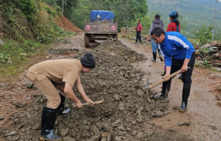 दिक्तेल रुपाकोट मझुवागढी नगरपालिकामा श्रमदान अभियान