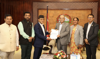 राष्ट्रियसभा अध्यक्ष तिमिल्सिना प्रधानमन्त्री दाहाल निवासमा 