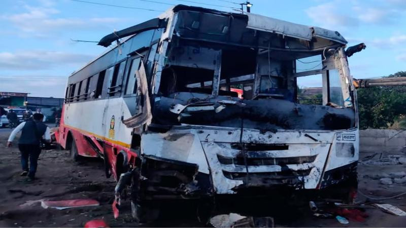 दक्षिणपश्चिम भारतमा बसमा आगलागी हुँदा २६ जनाको मृत्यु