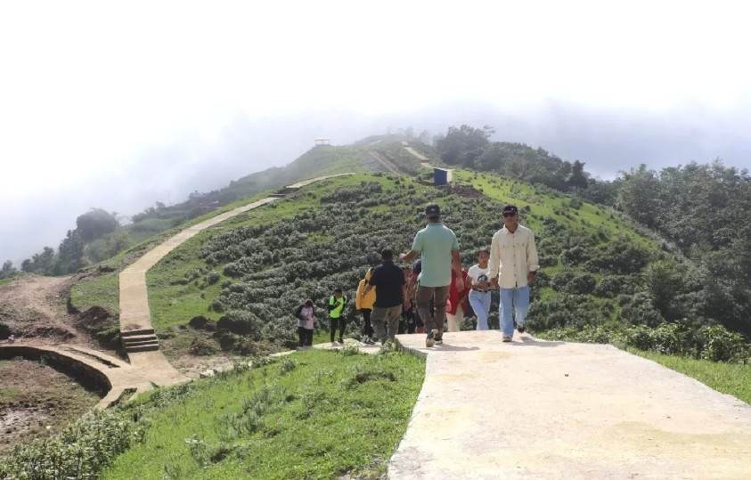 हतुवागढीमा पदमार्ग निर्माण गरिँदै