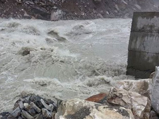 भारतले फेरि खोल्यो बैतडीस्थित धौलीगङ्गा बाँध, सतर्क रहन आग्रह