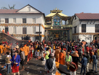 डेढ लाख भक्तजनले गरे पशुपतिनाथमा दर्शन