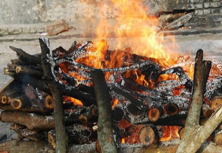 झापाको कन्काईमा चिताबाट शव उठाएर प्रहरीले थाल्यो अनुसन्धान