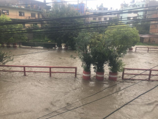 काठमाडौं उपत्यकासहित केही स्थानमा बिहानैदेखि भारी वर्षा, दिनभर झरी पर्ने